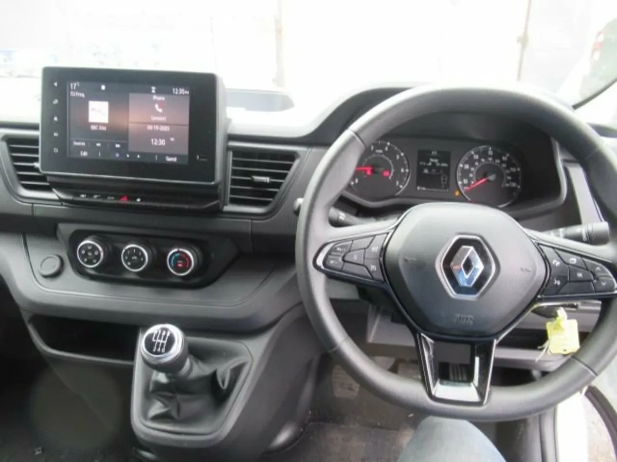 2.0 dCi Blue LL30 Business+ Panel Van 5dr Diesel M - Image 4