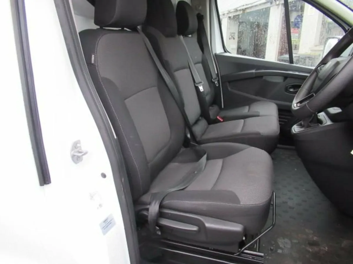 2.0 dCi Blue LL30 Advance Panel Van 5dr Diesel Man - Image 4
