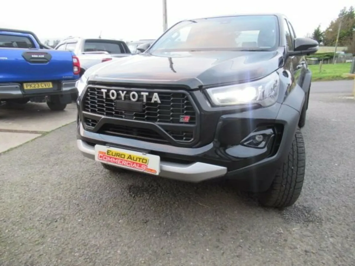 2.8 D-4D GR SPORT II Pickup Double Cab 4dr Diesel - Image 3