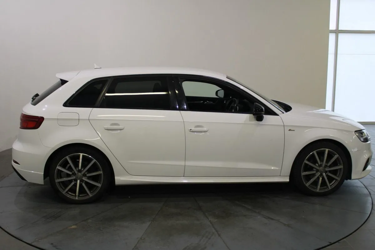 Audi A3 1.6 TDI S-line Black Edition - Image 3