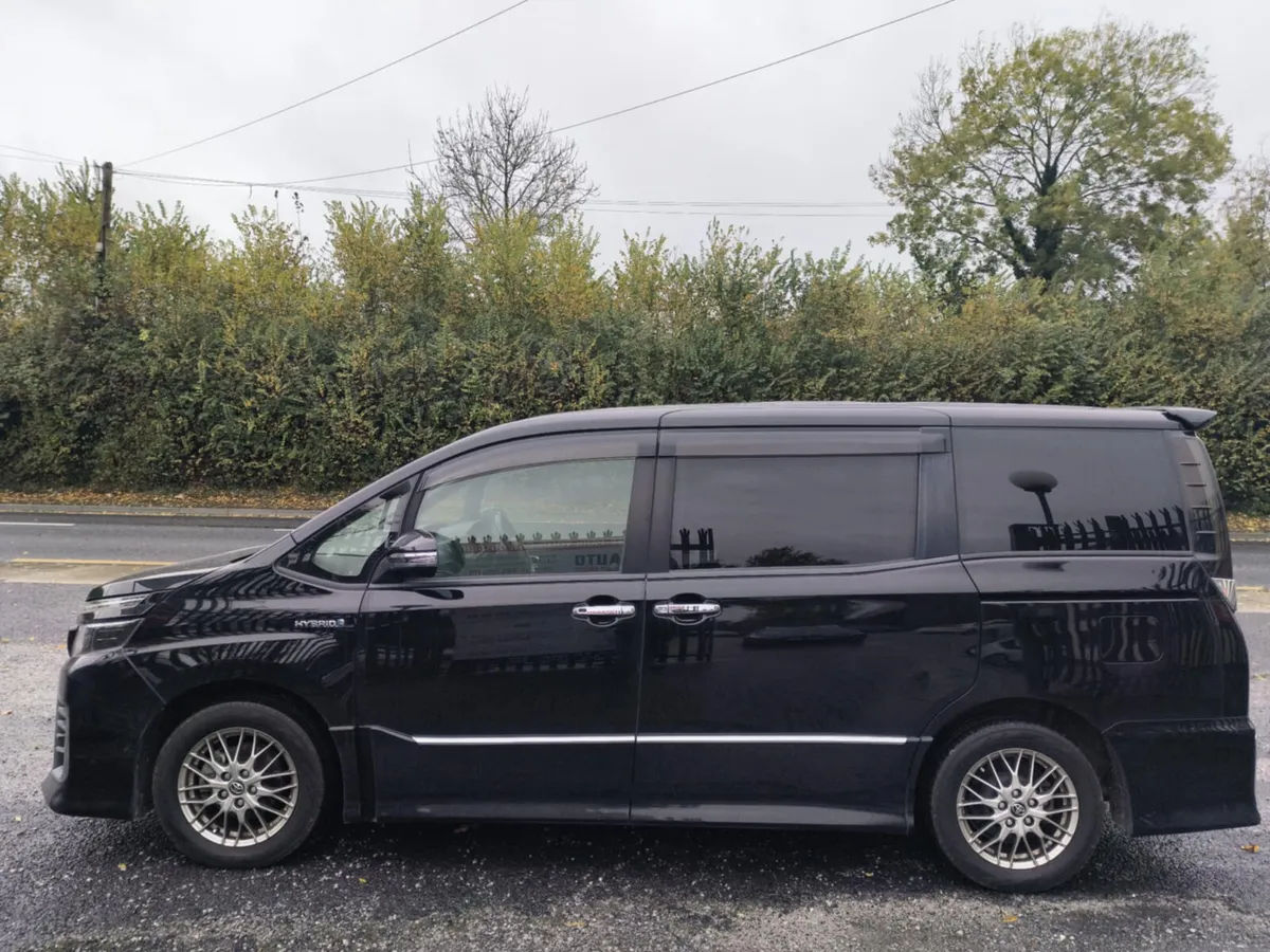 Toyota Voxy Hybrid Automatic 2018 !!! - Image 4