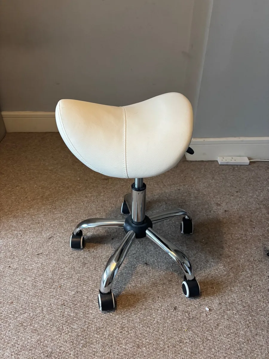 Lashes/Massage table bundle - Image 2