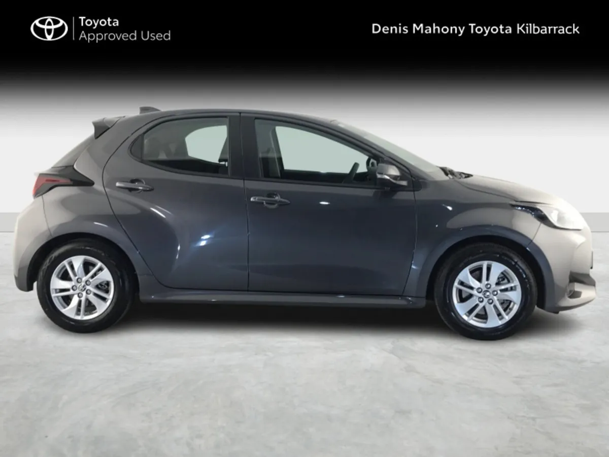 Toyota Yaris HYBRID LUNA - Image 3