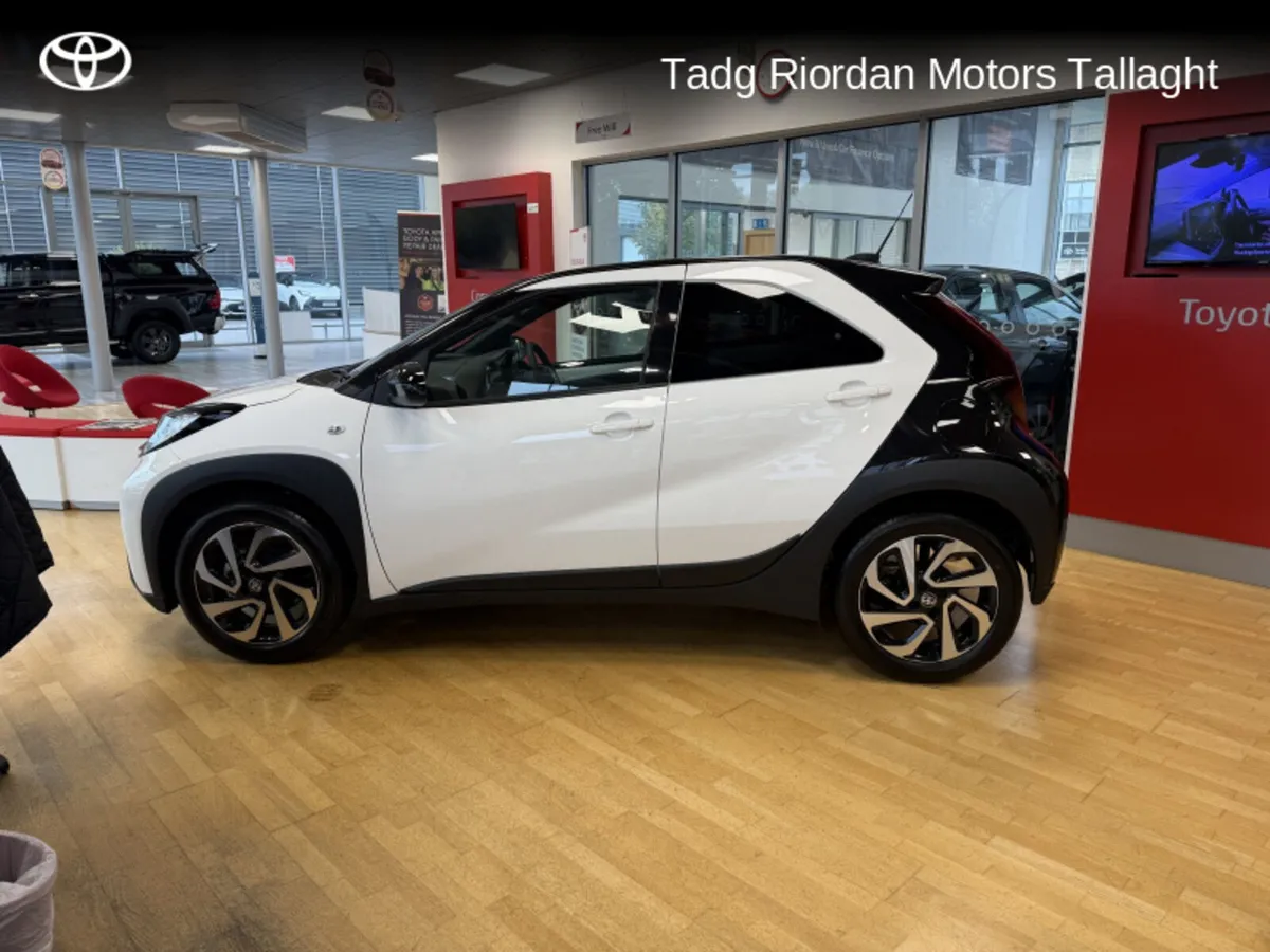 Toyota Aygo X DESIGN (WHITE) *** SHOWROOM PRE REG - Image 4