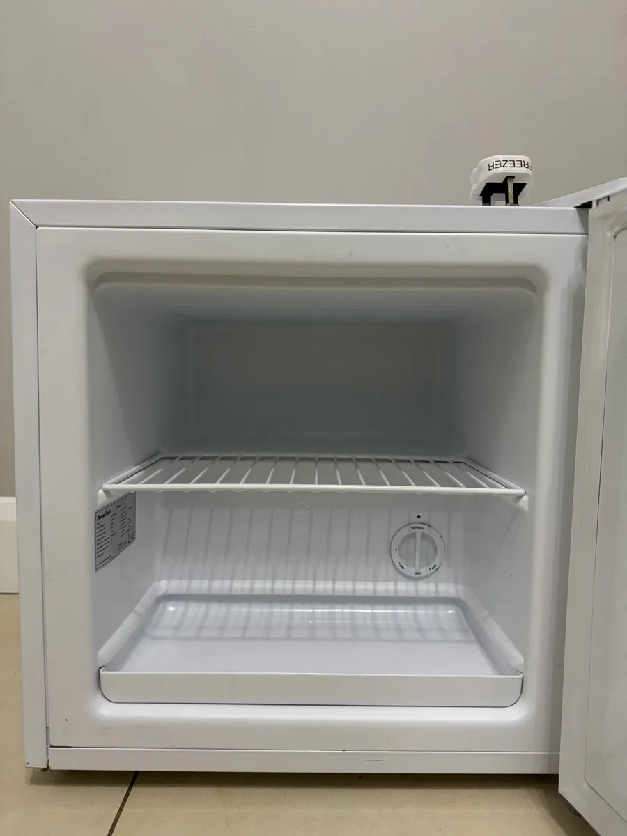 Hot point 91 litre freezer for sale - Image 2