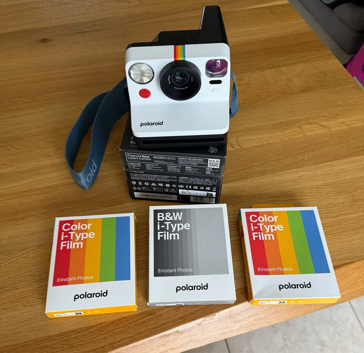 Polaroid Now Generation 2 with film - Image 1