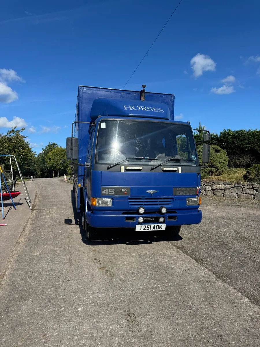 LEYLAND DAF 3 horse lorry - Image 1
