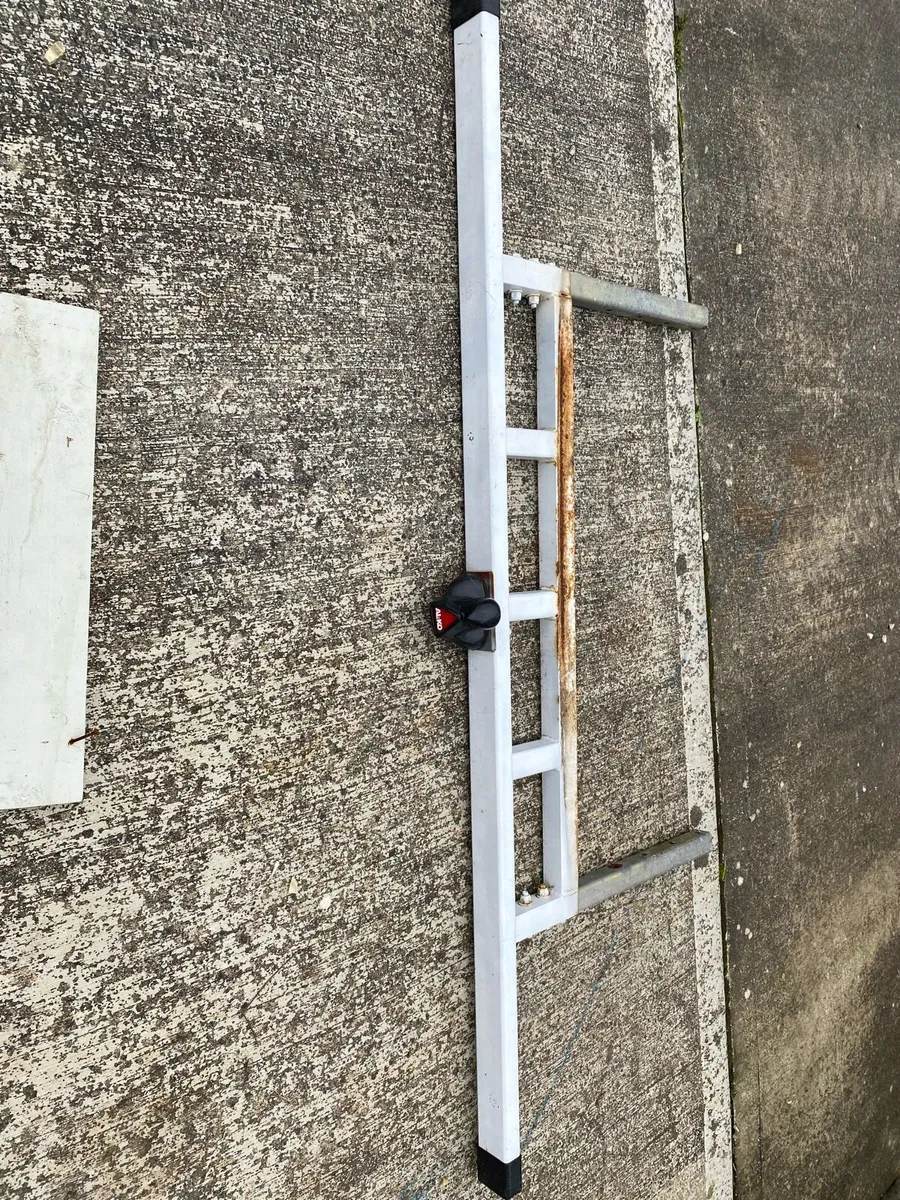 Camper bumper with tow bar - Image 1