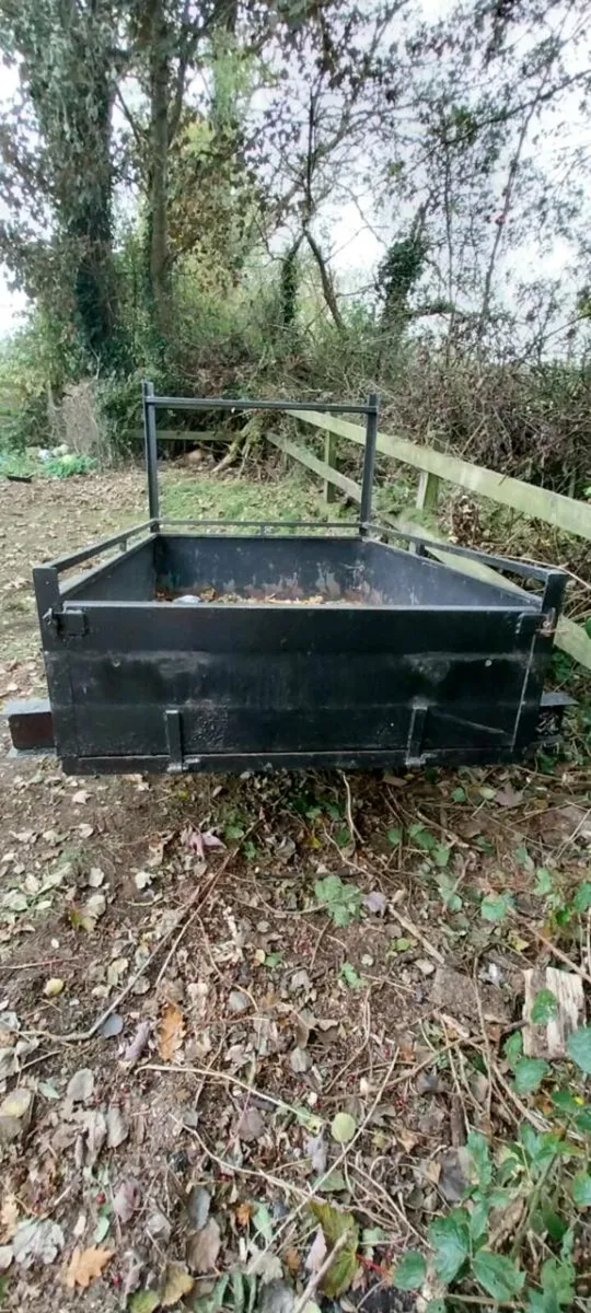 Trailer - Image 1