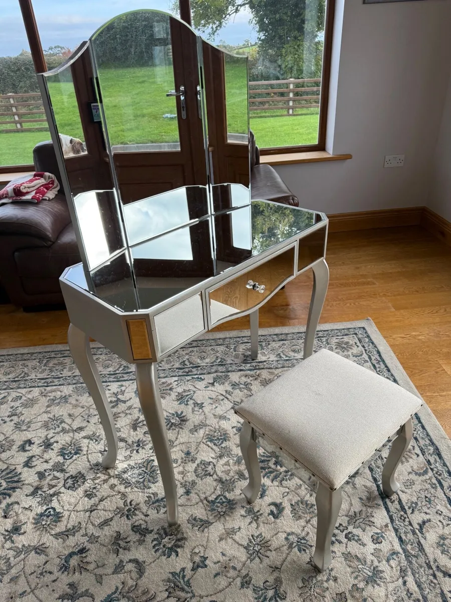 Mirrored Vanity Table and chair - Image 3