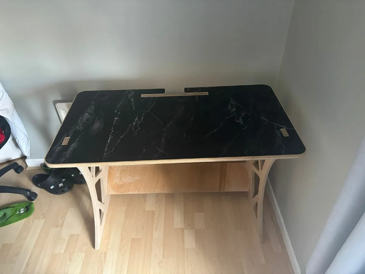 Gaming table - Image 2