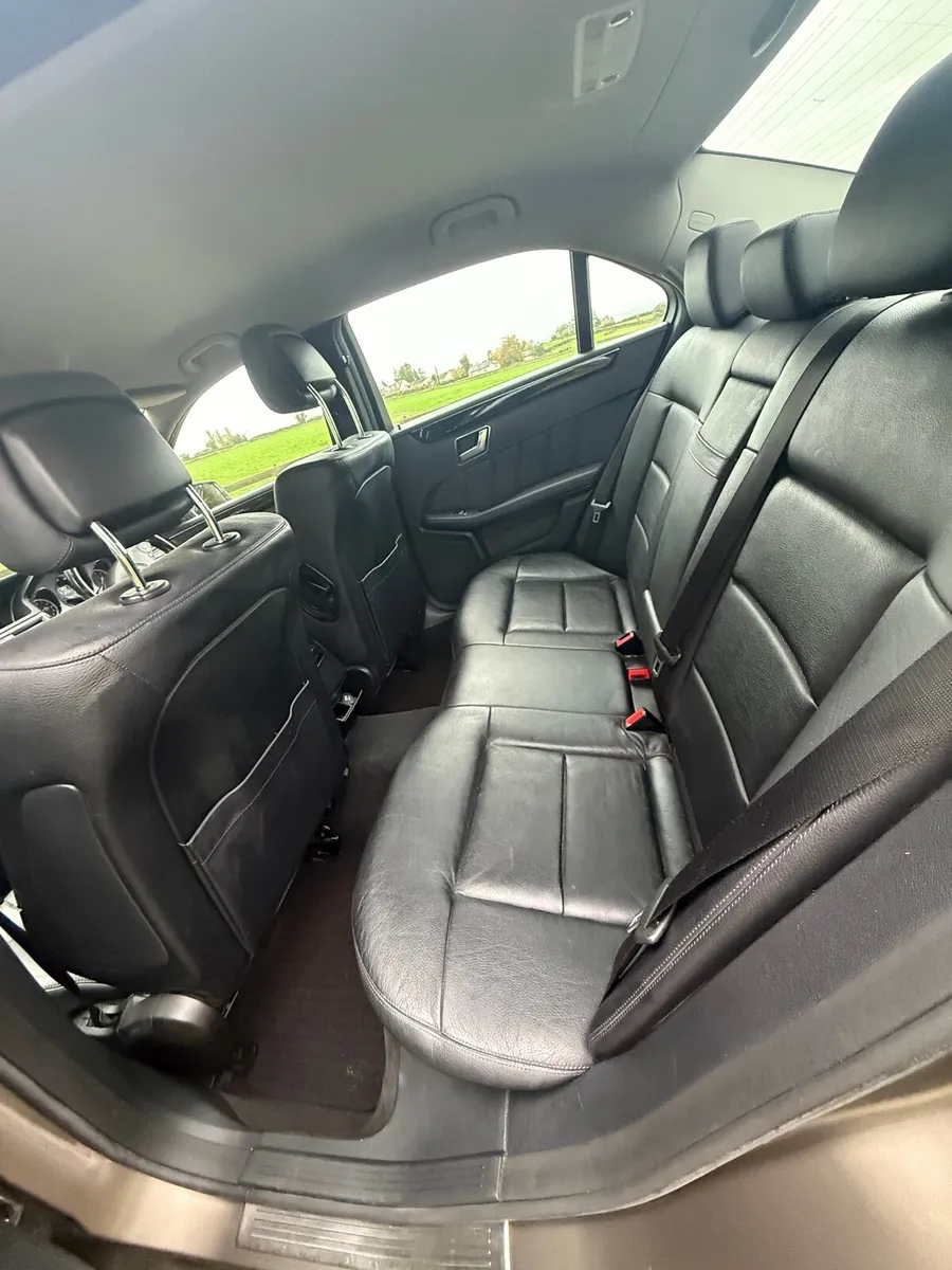 Mercedes E 220 - Image 3