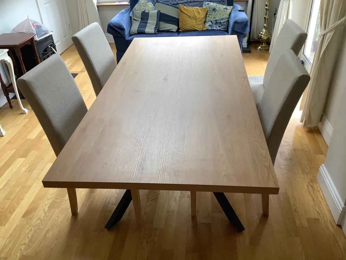 Kitchen table - Image 1