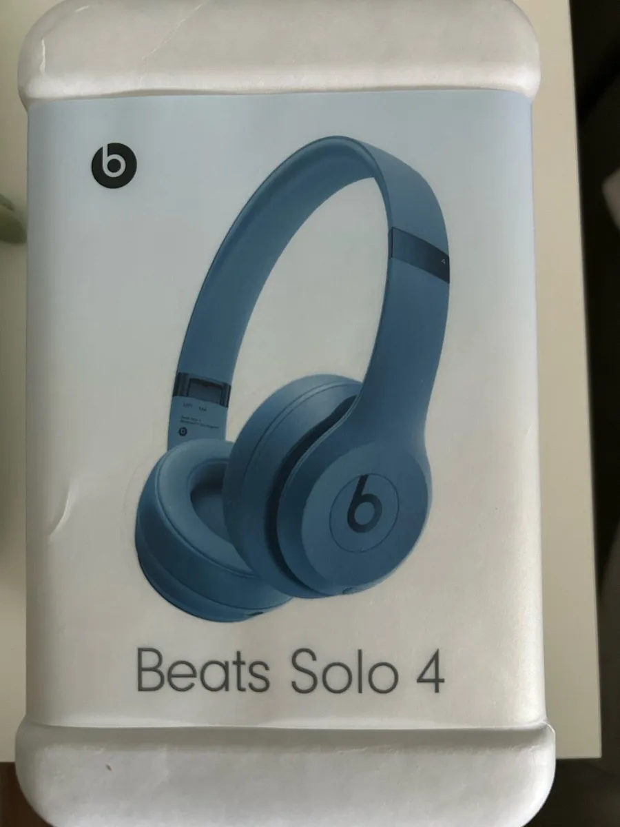 Beats Solo 4 - Image 1
