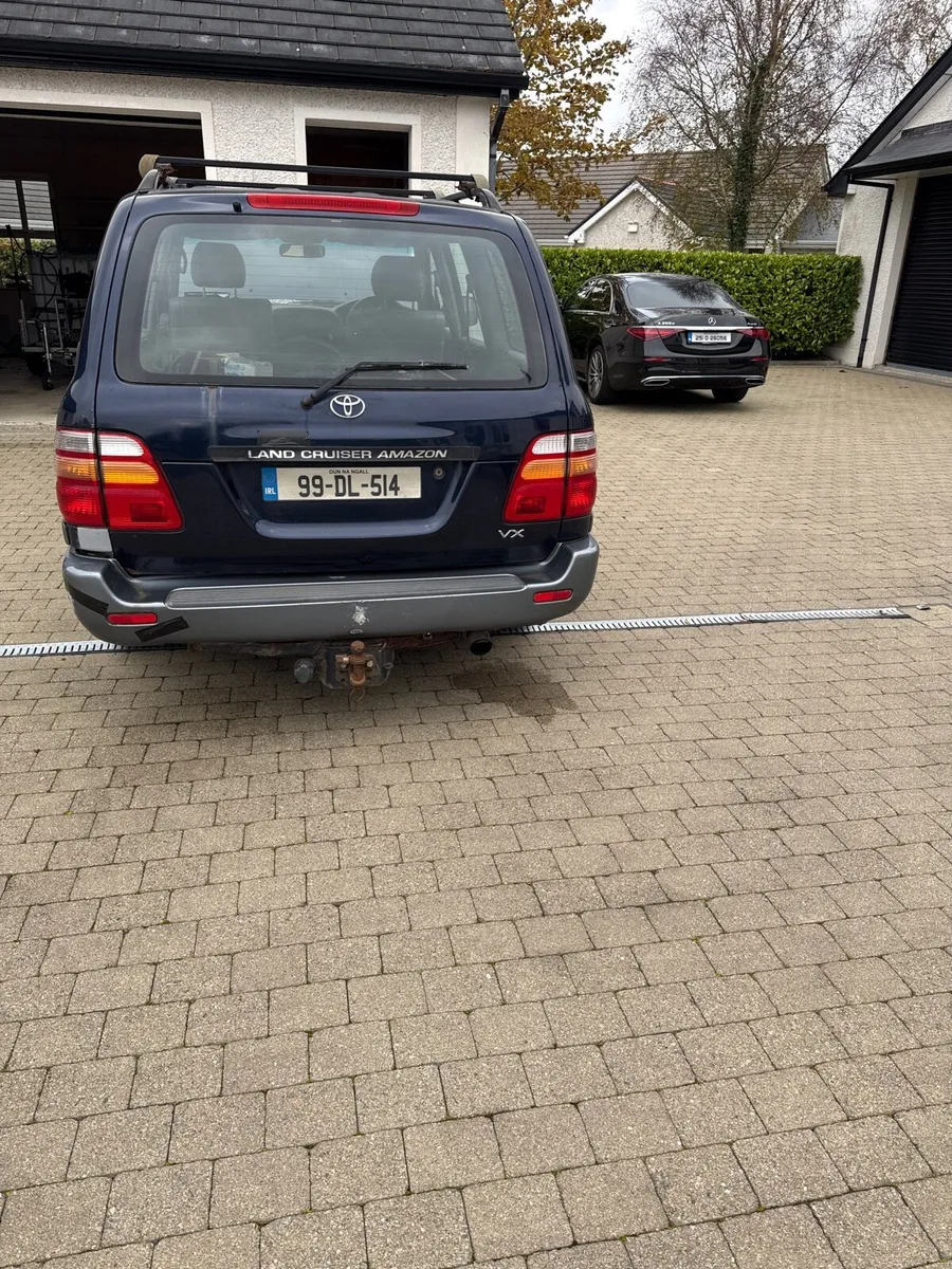 Toyota Landcruser Amazon Crew Cab - Image 2