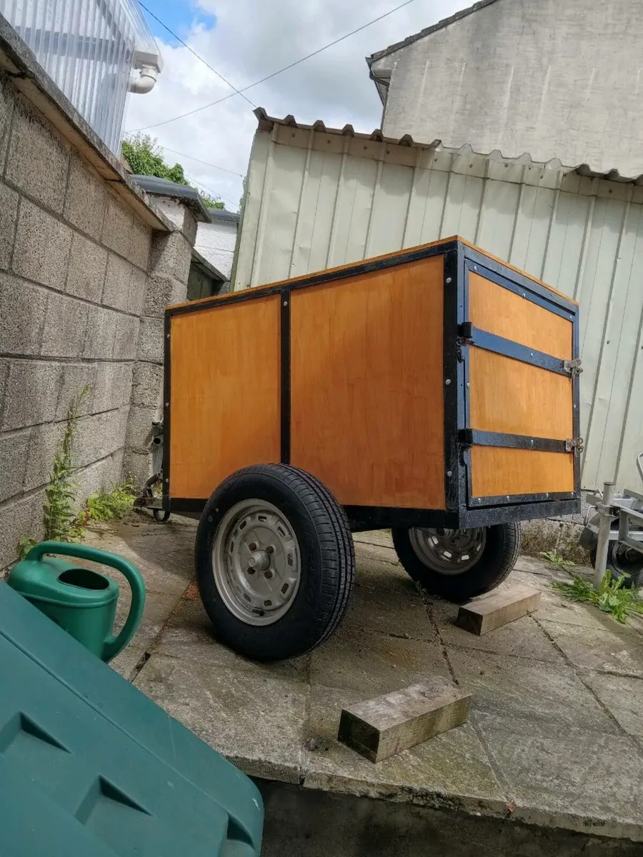 Trailer - Image 1