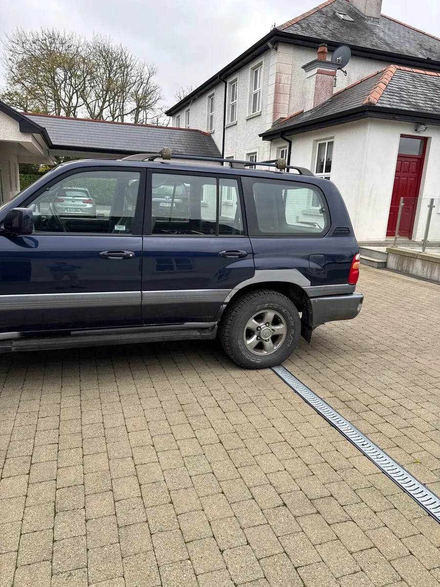 Toyota Landcruser Amazon Crew Cab - Image 3