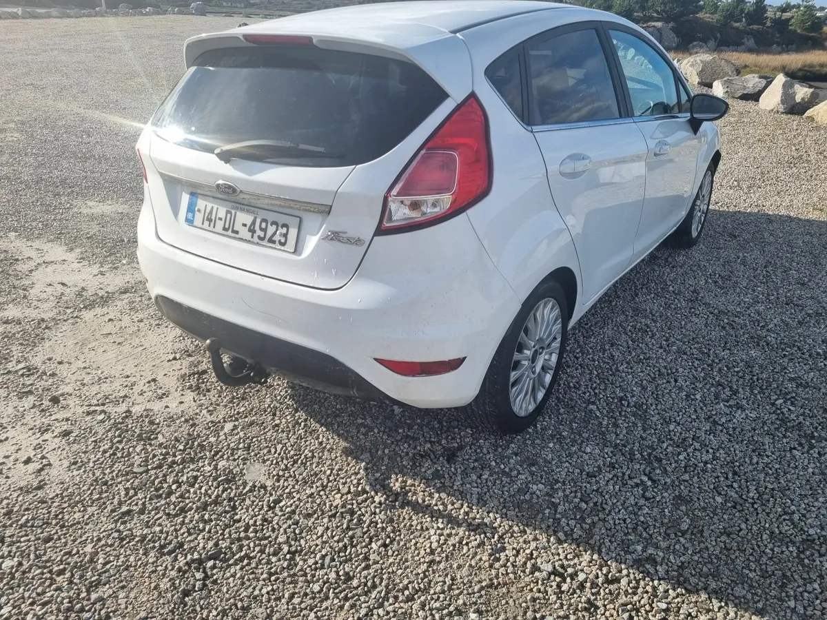 Ford Fiesta 2014 - Image 2