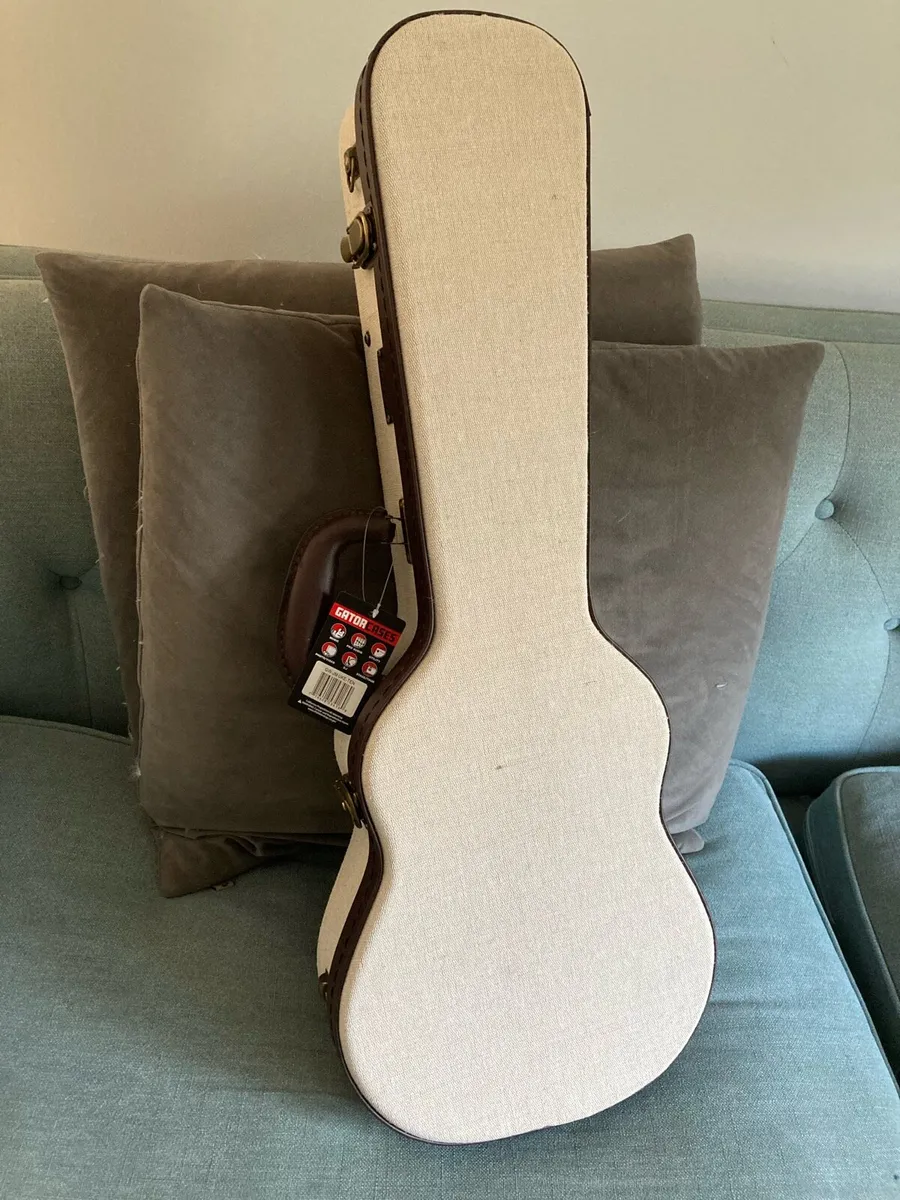 Gator Deluxe Journeyman Tenor Ukulele Case - Image 1