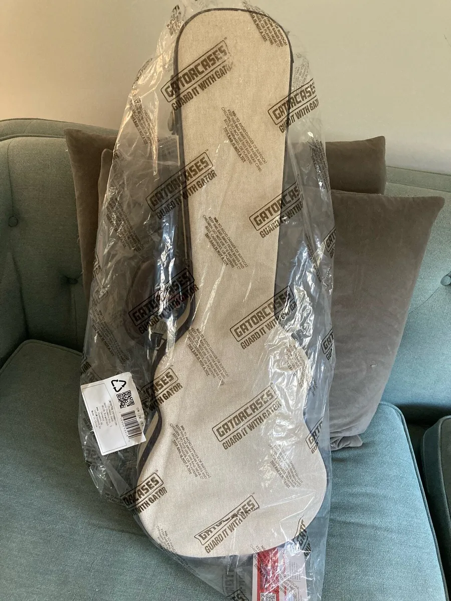 Gator Deluxe Journeyman Tenor Ukulele Case - Image 2