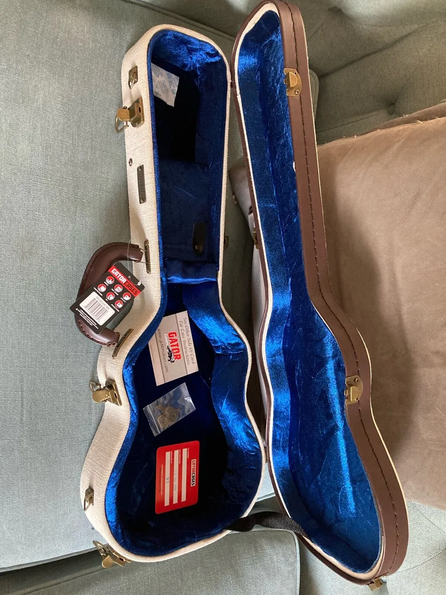 Gator Deluxe Journeyman Tenor Ukulele Case - Image 3
