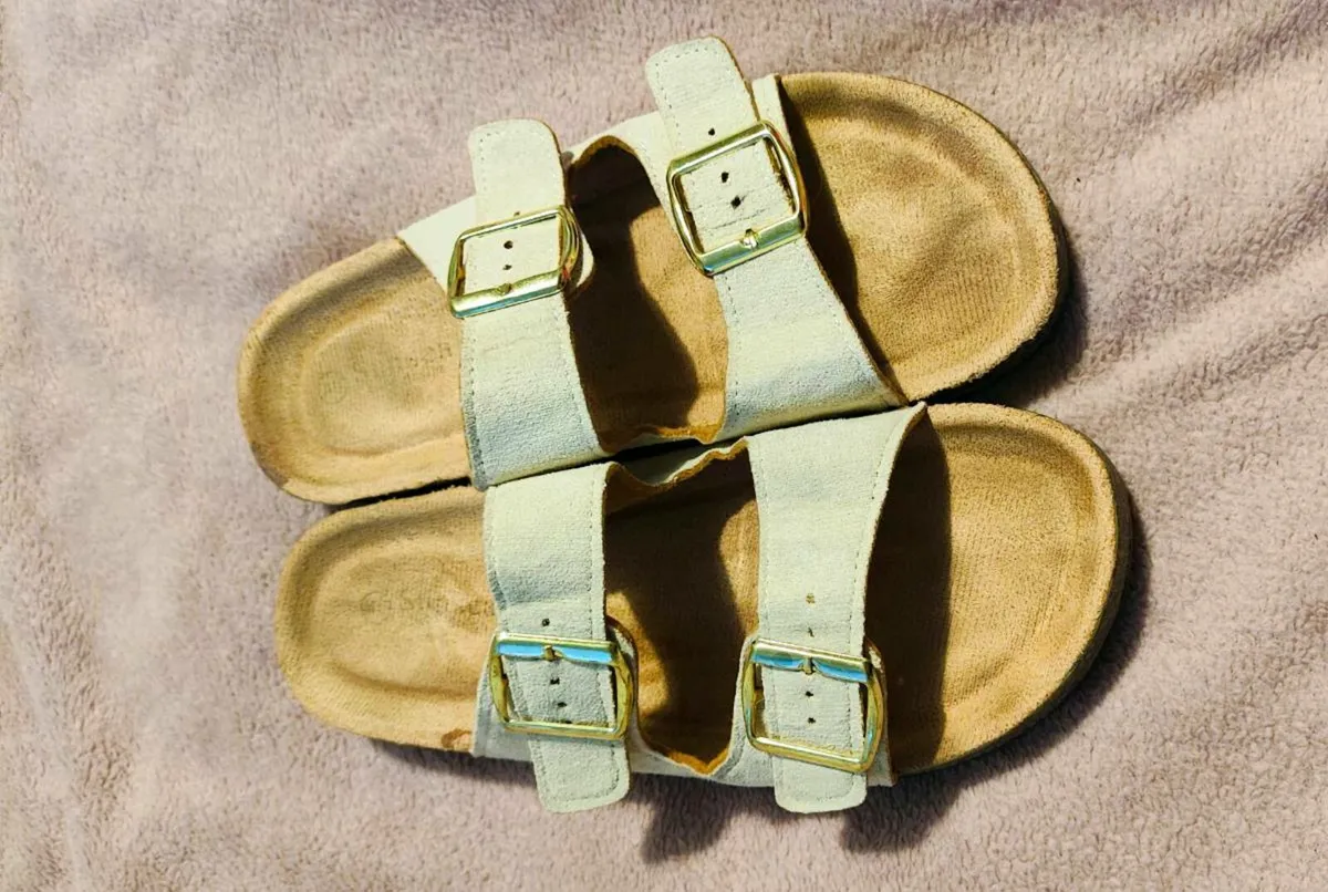 White and cream leather sandals with gold buckles - Image 2