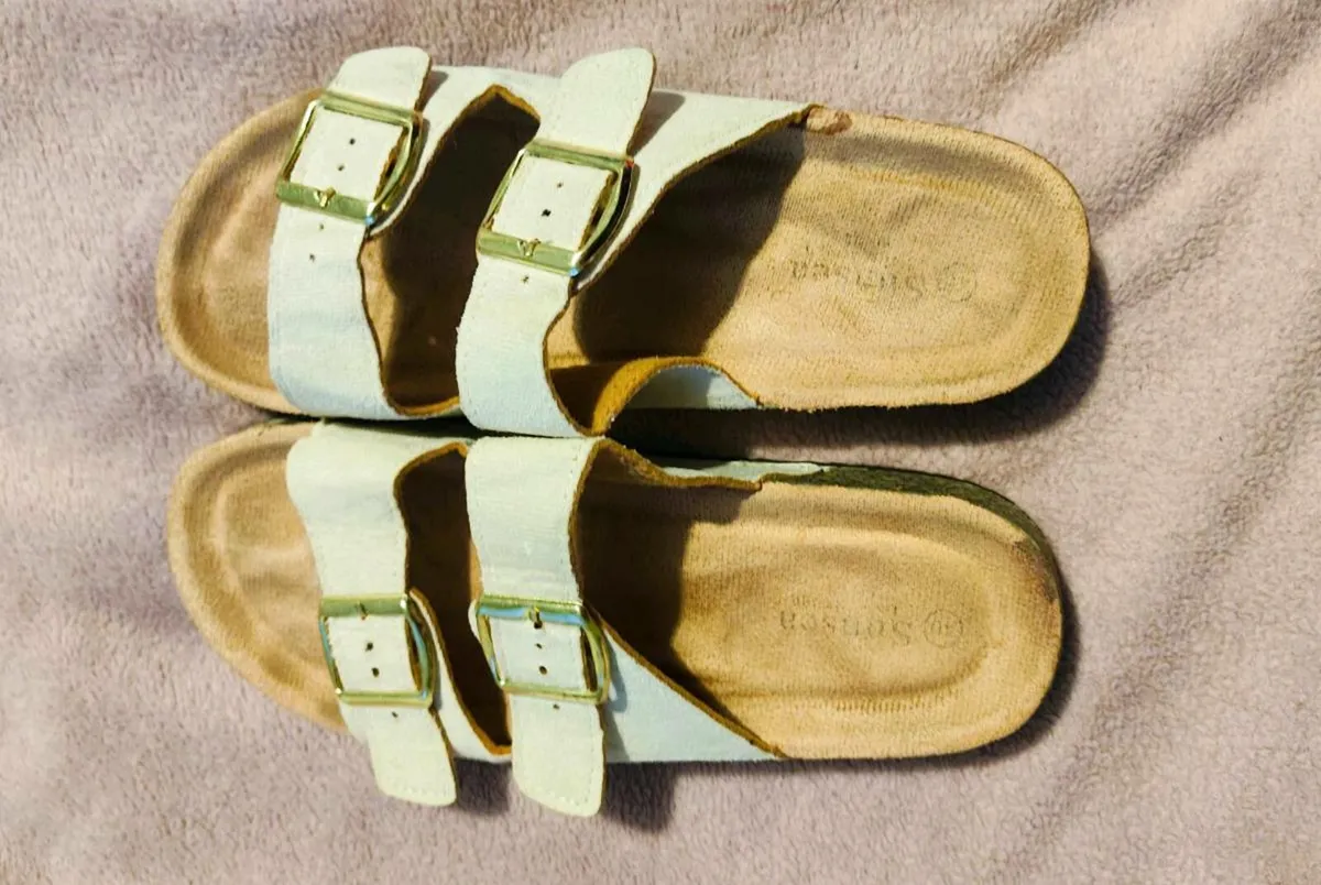 White and cream leather sandals with gold buckles - Image 3