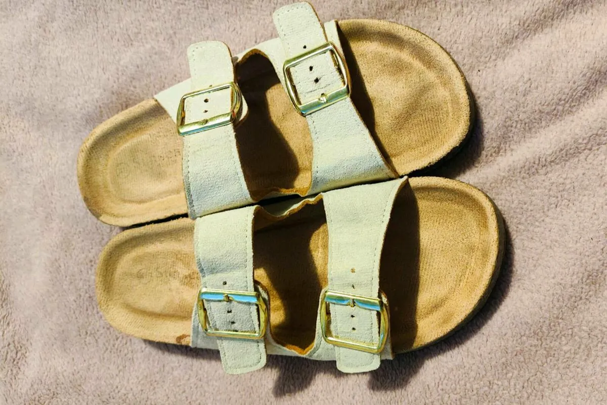 White and cream leather sandals with gold buckles - Image 4