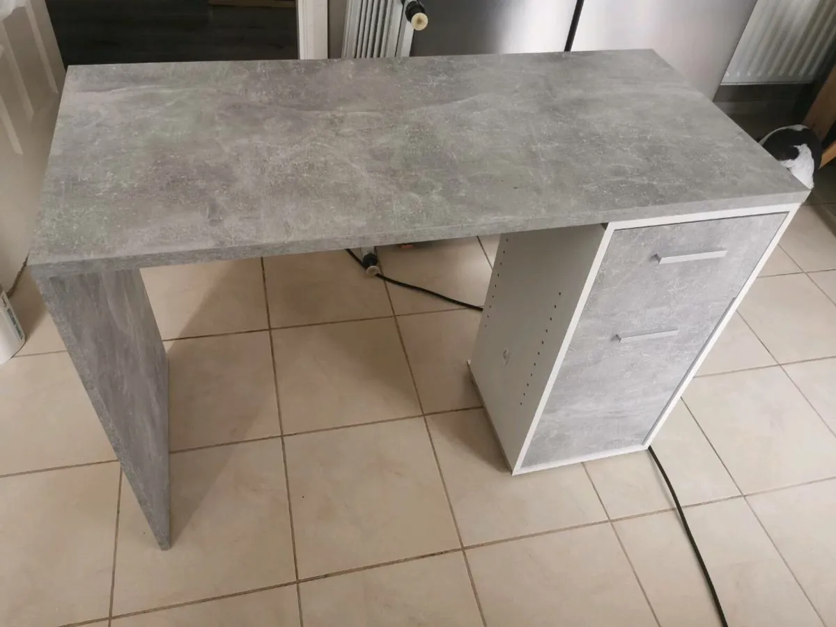 Desk - Image 2