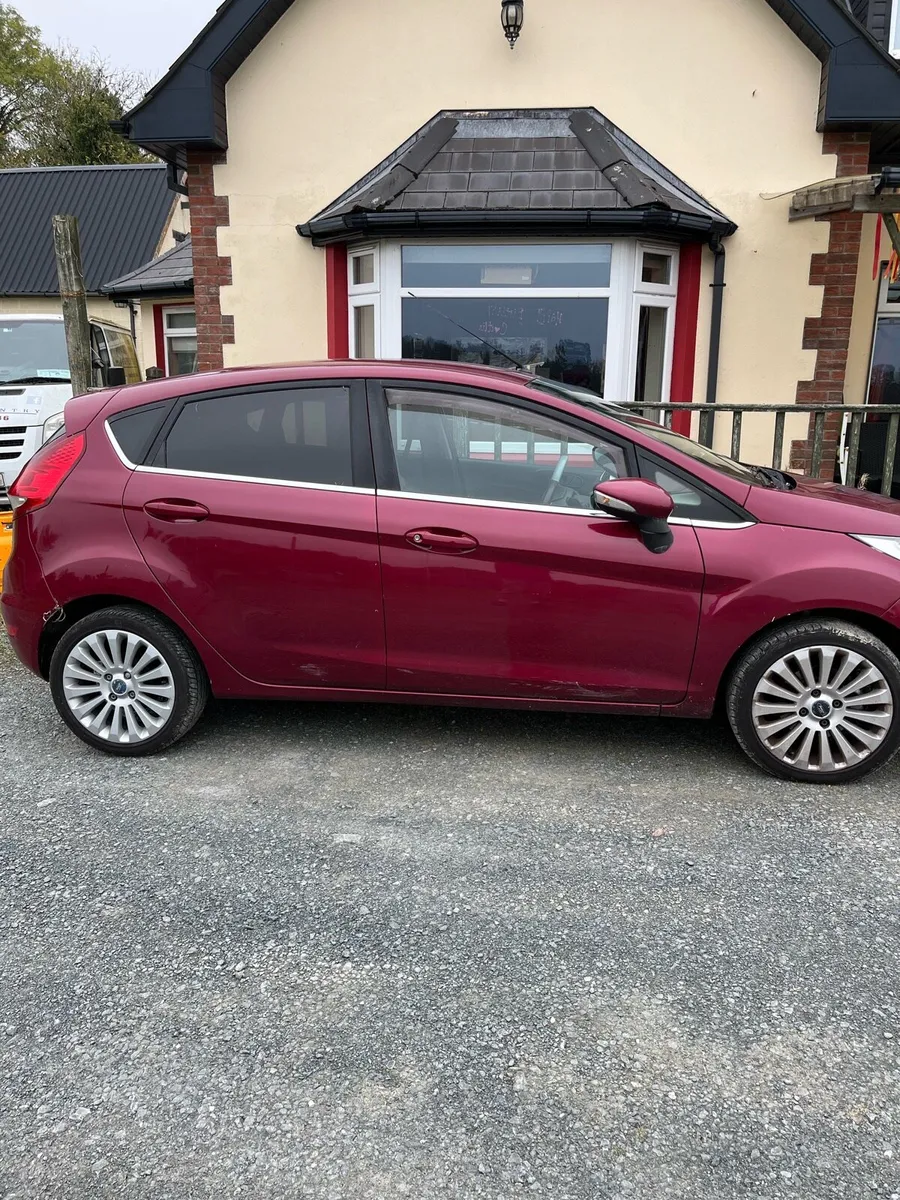 Ford Fiesta Titanium 2010 1.6 - Image 2