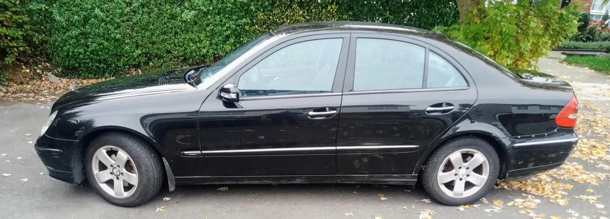 Mercedes-Benz E-Class 2005 - Image 2