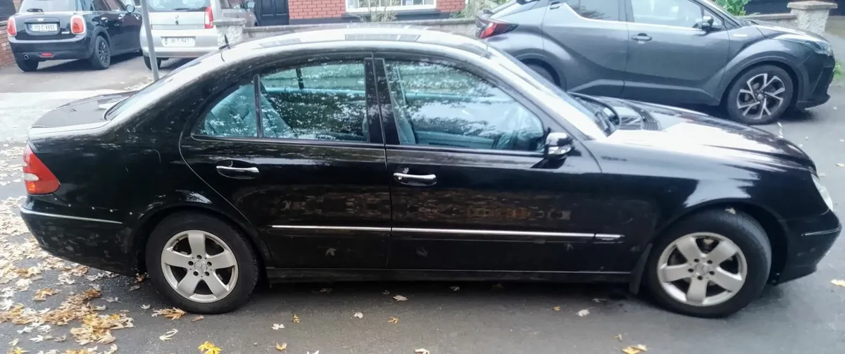 Mercedes-Benz E-Class 2005 - Image 3
