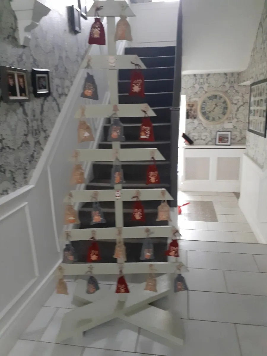 Advent Christmas Tree - Image 1