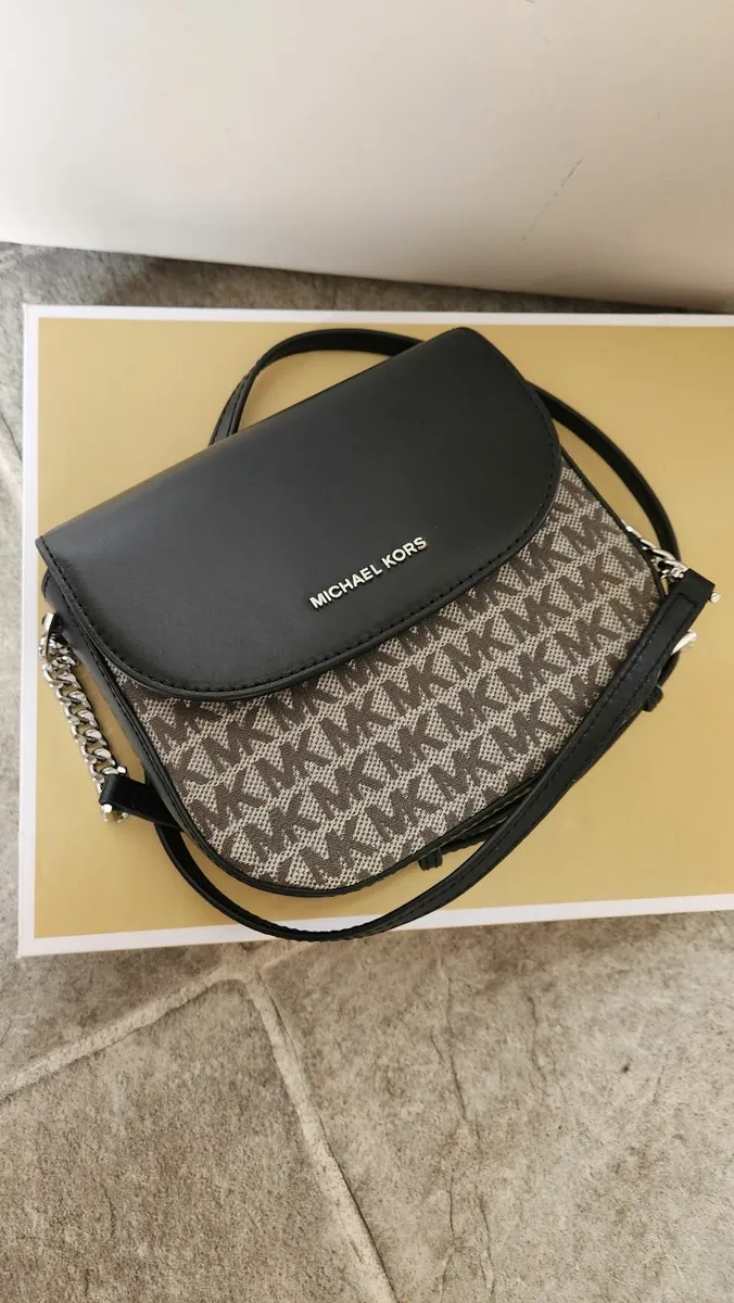 Michael kors crossbody bag - Image 1