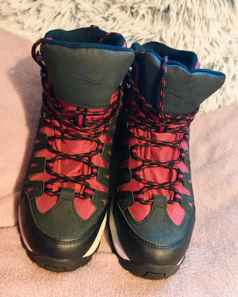 Crivit Waterproof Hiking Boots Womens Size 39 - Image 1