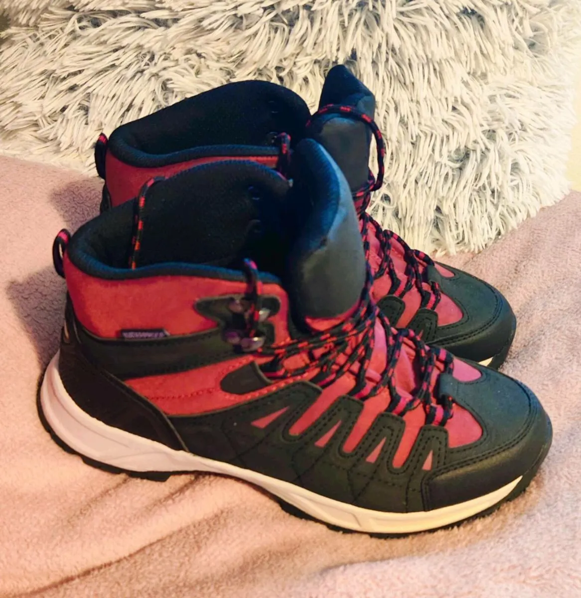 Crivit Waterproof Hiking Boots Womens Size 39 - Image 2