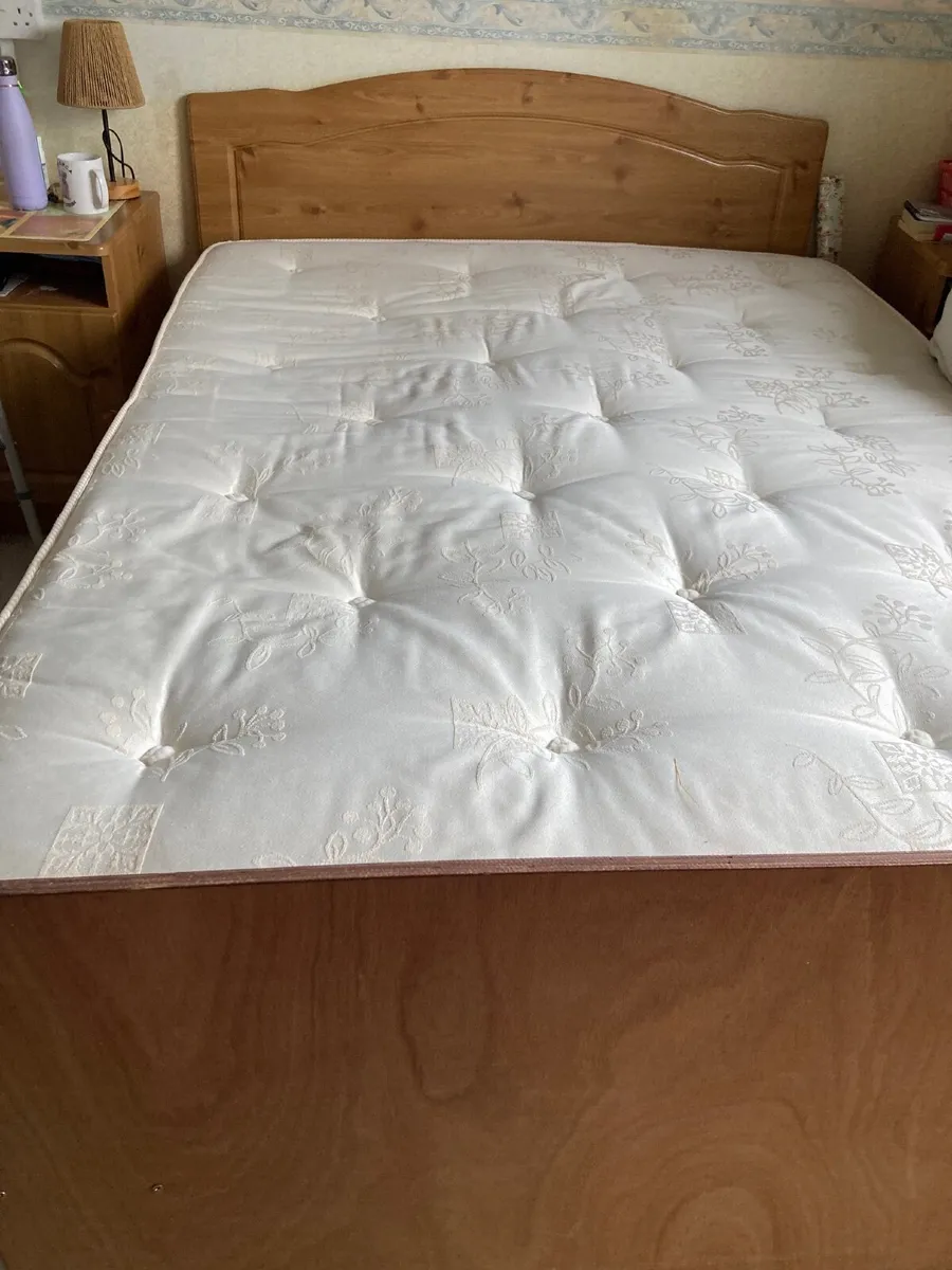 Queen-size bed and mattress - Image 2