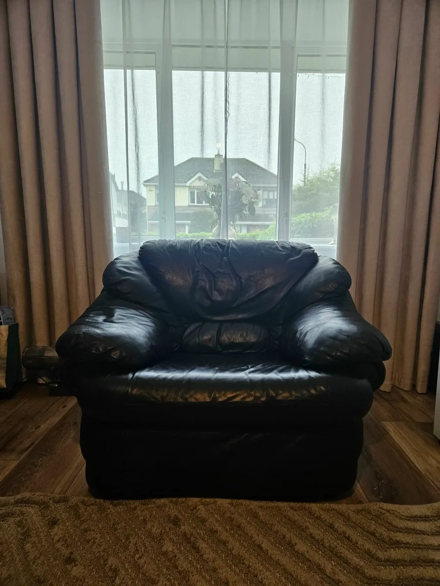 SOFA/ARMCHAIR - Image 1
