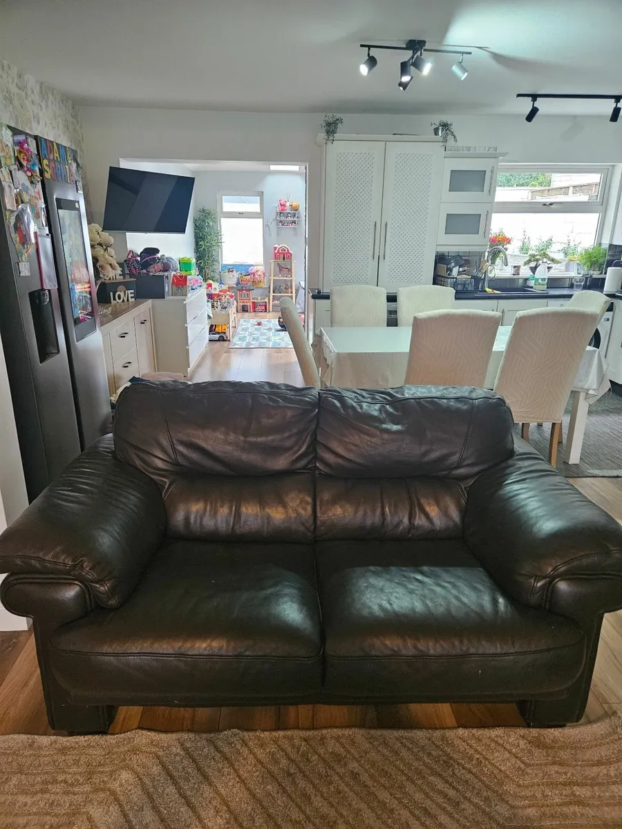 SOFA/ARMCHAIR - Image 2