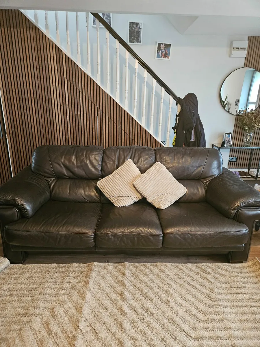 SOFA/ARMCHAIR - Image 3
