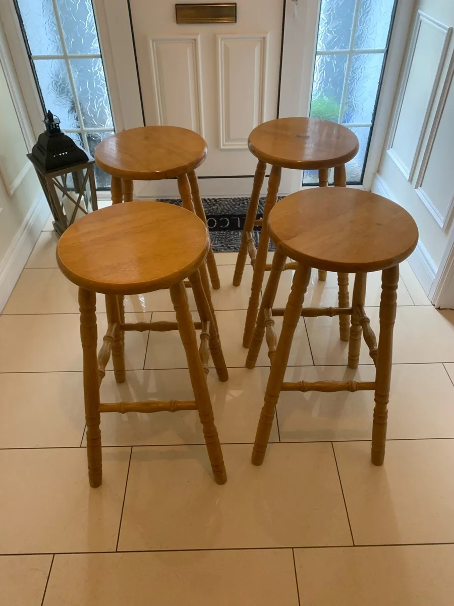 4 breakfast bar stools - Image 1
