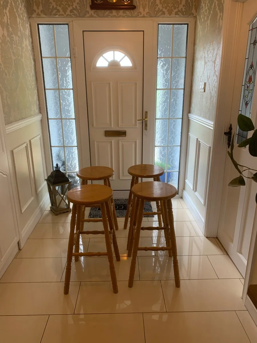 4 breakfast bar stools - Image 3