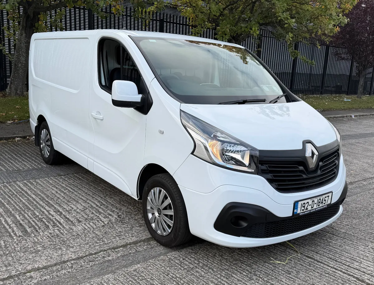 192 Renault Trafic HIGH SPEC LOW KM’s - Image 1
