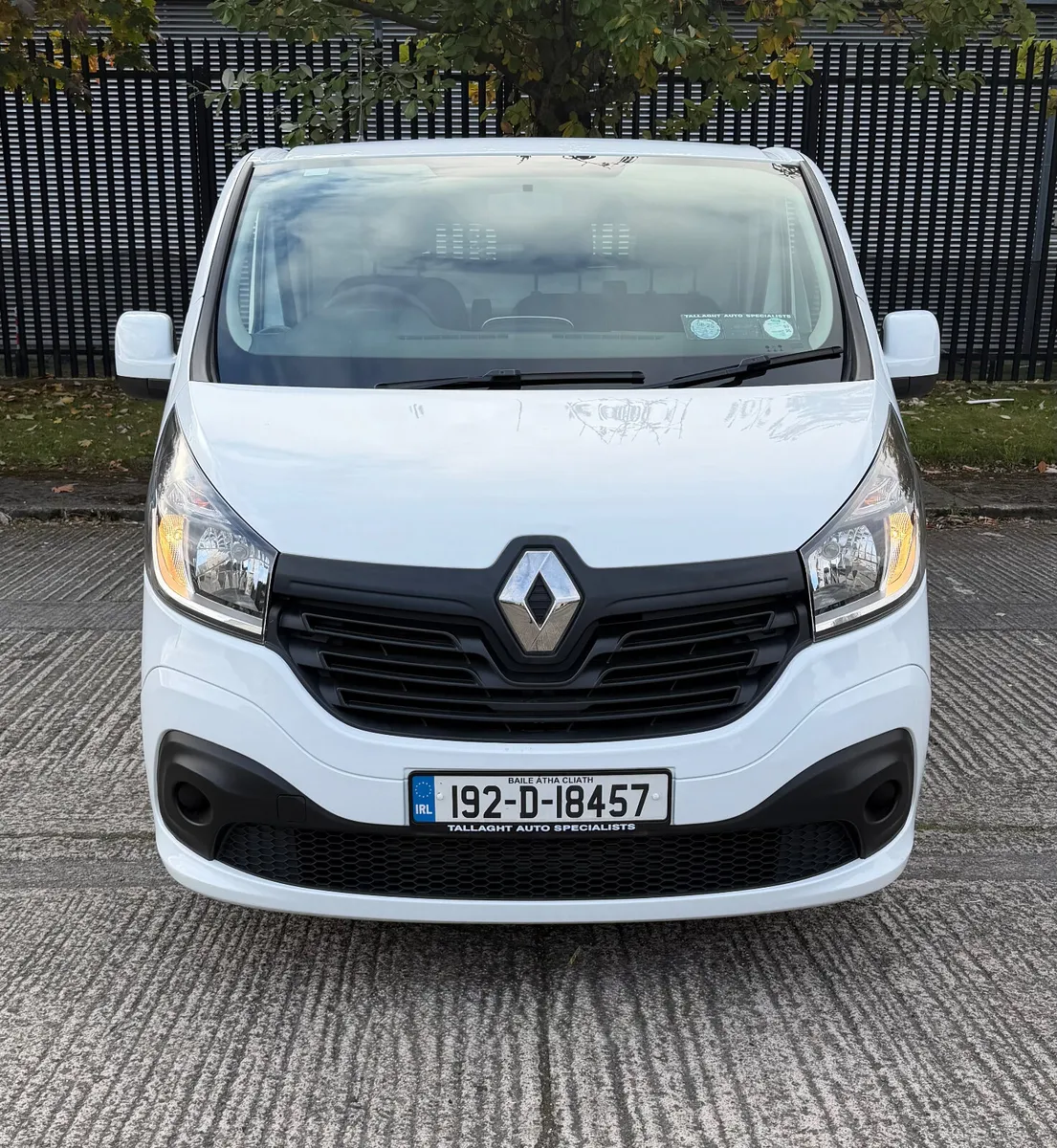 192 Renault Trafic HIGH SPEC LOW KM’s - Image 2