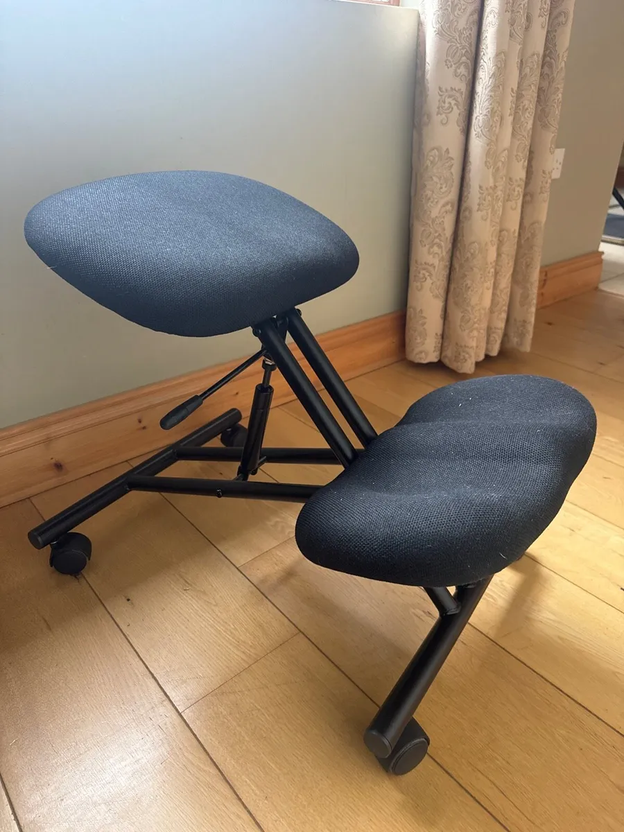 Kneeling chair