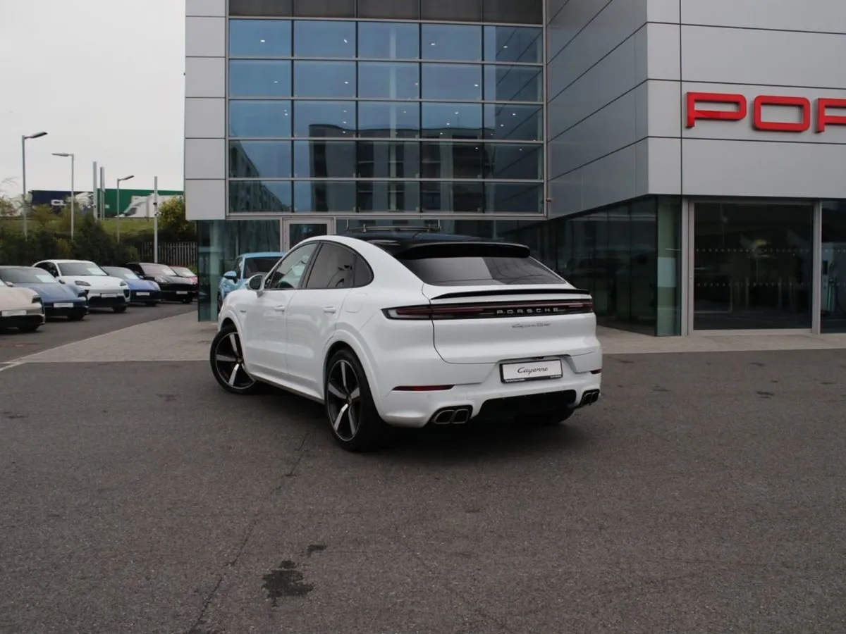 Porsche Cayenne 4.0 Turbo E-hybrid - Image 2