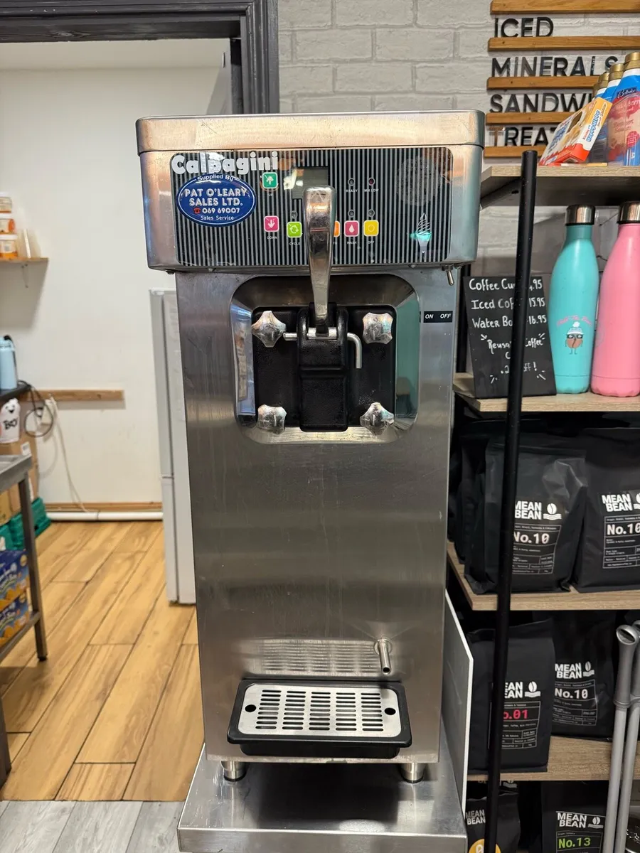 Ice cream machine - Image 1