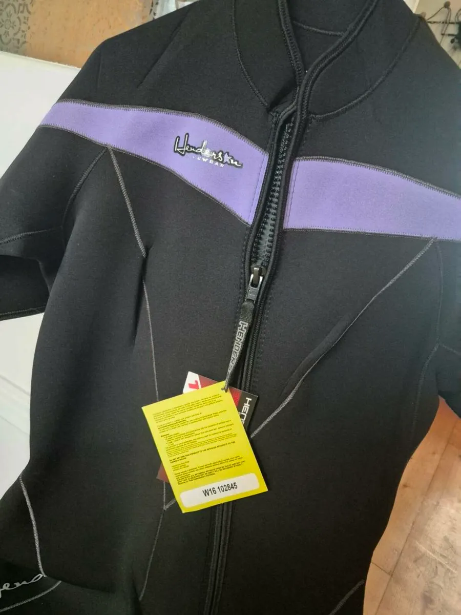 Women's wets suits - Image 2