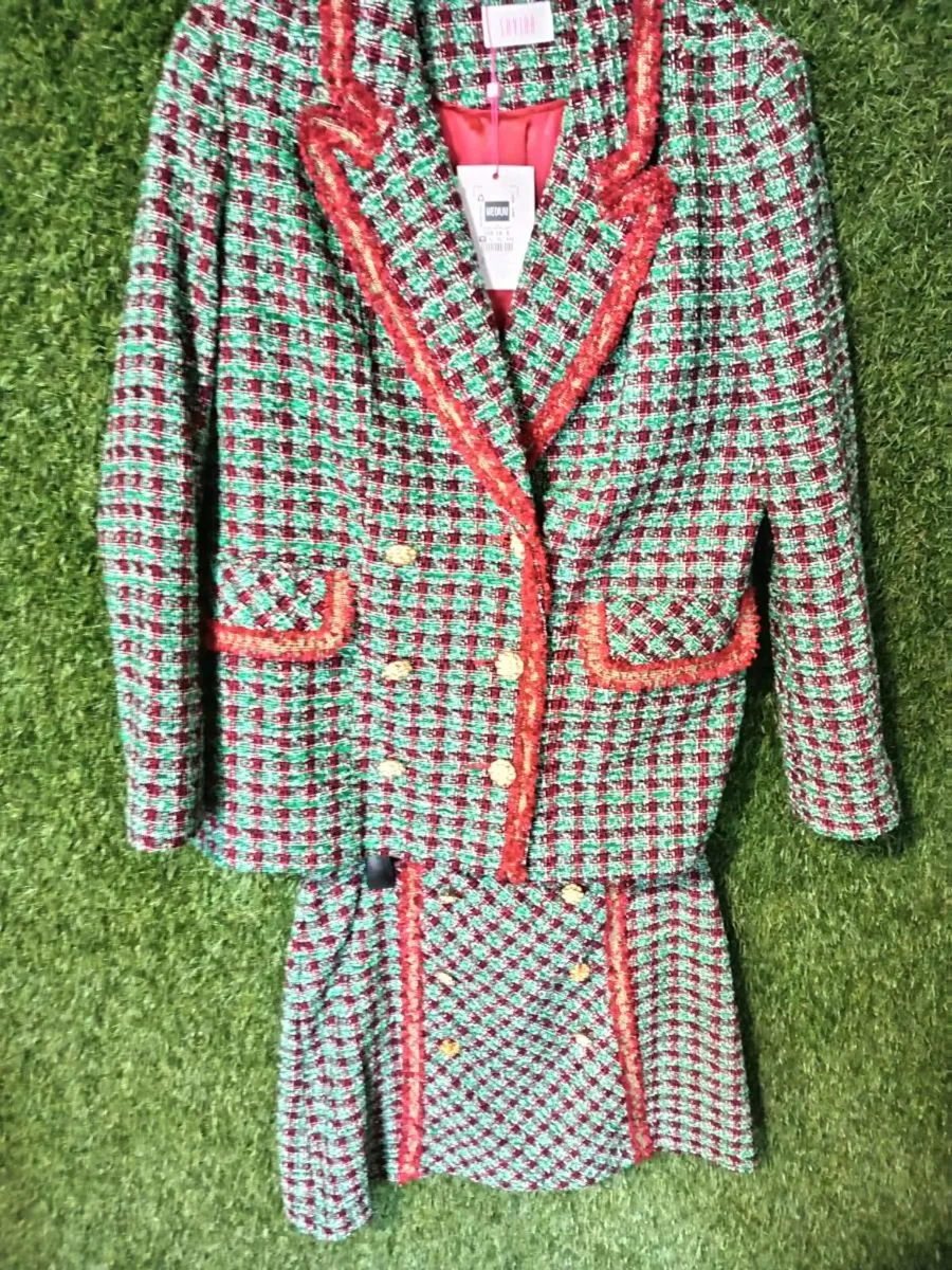 Dress, tracksuit, skirt and coat - Image 4