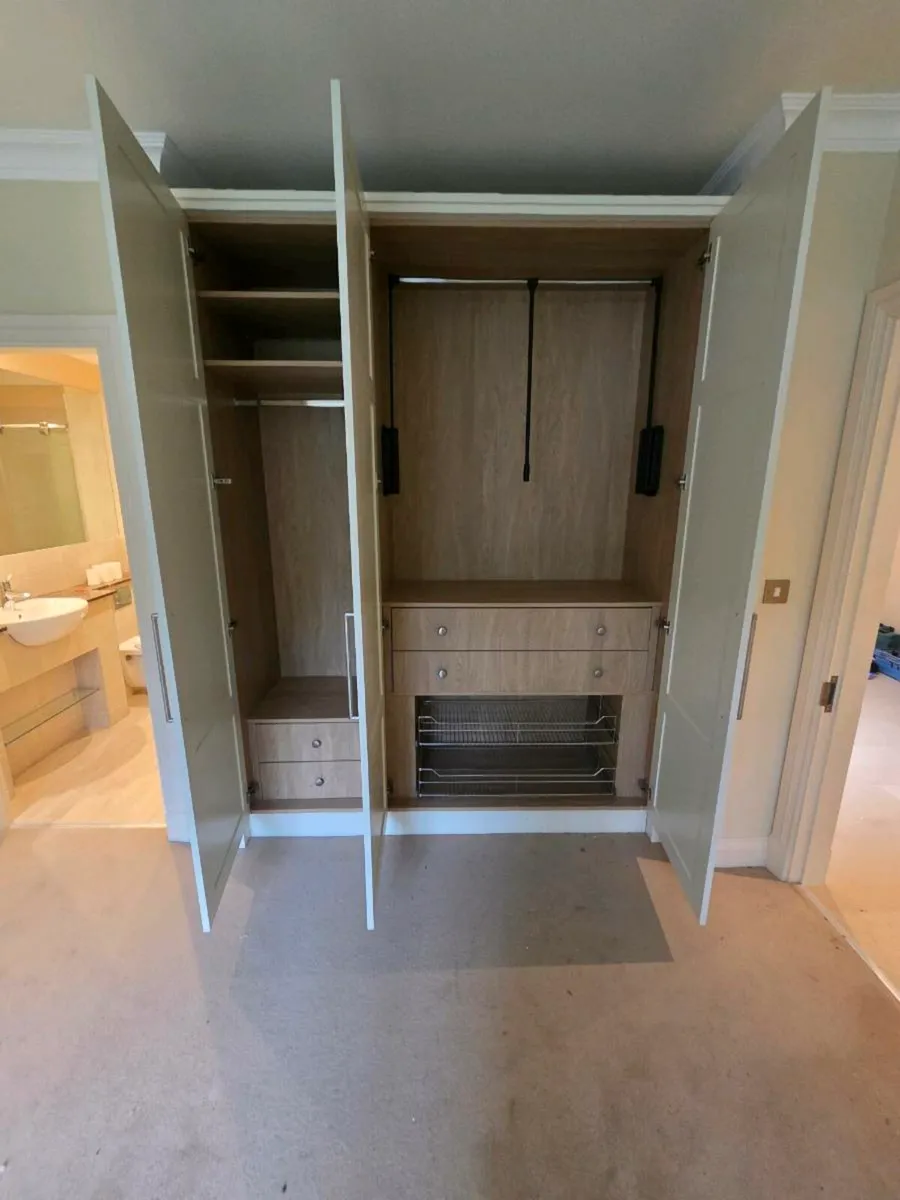 Fitted furniture - Image 2